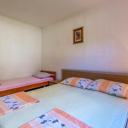 Stunning Apartment In Duce With Wifi Exterior photo